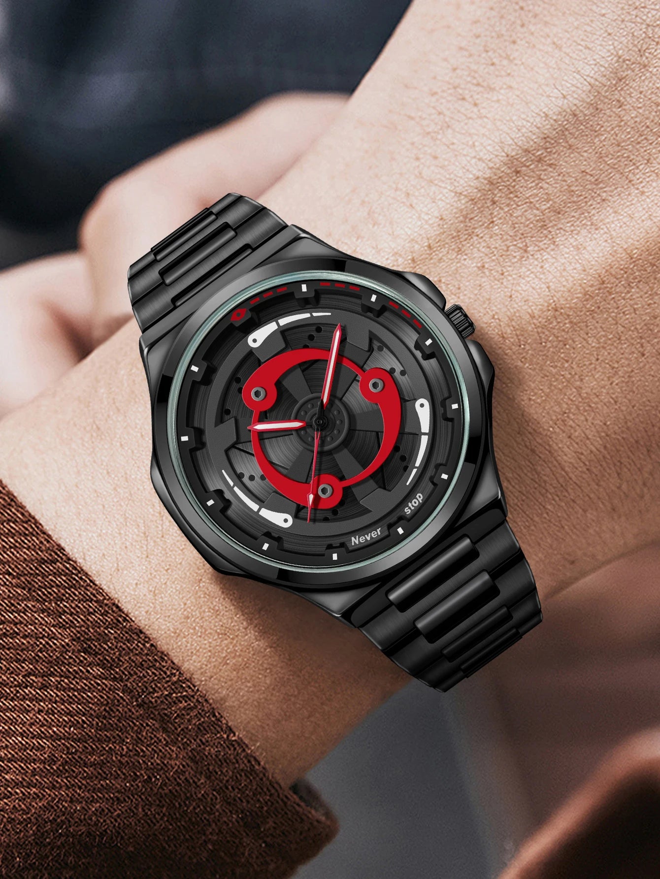 ساعة سبور فاخرة بآلية دوران داخلية مميزة